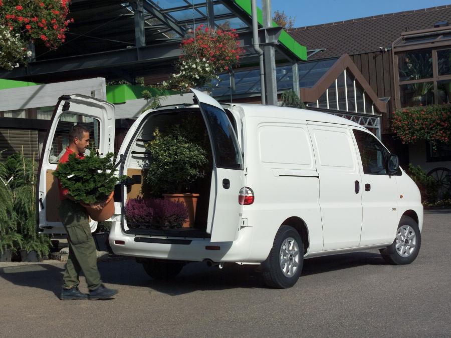  Hyundai H-1 Van 1997 года  (фото 3 из 16)